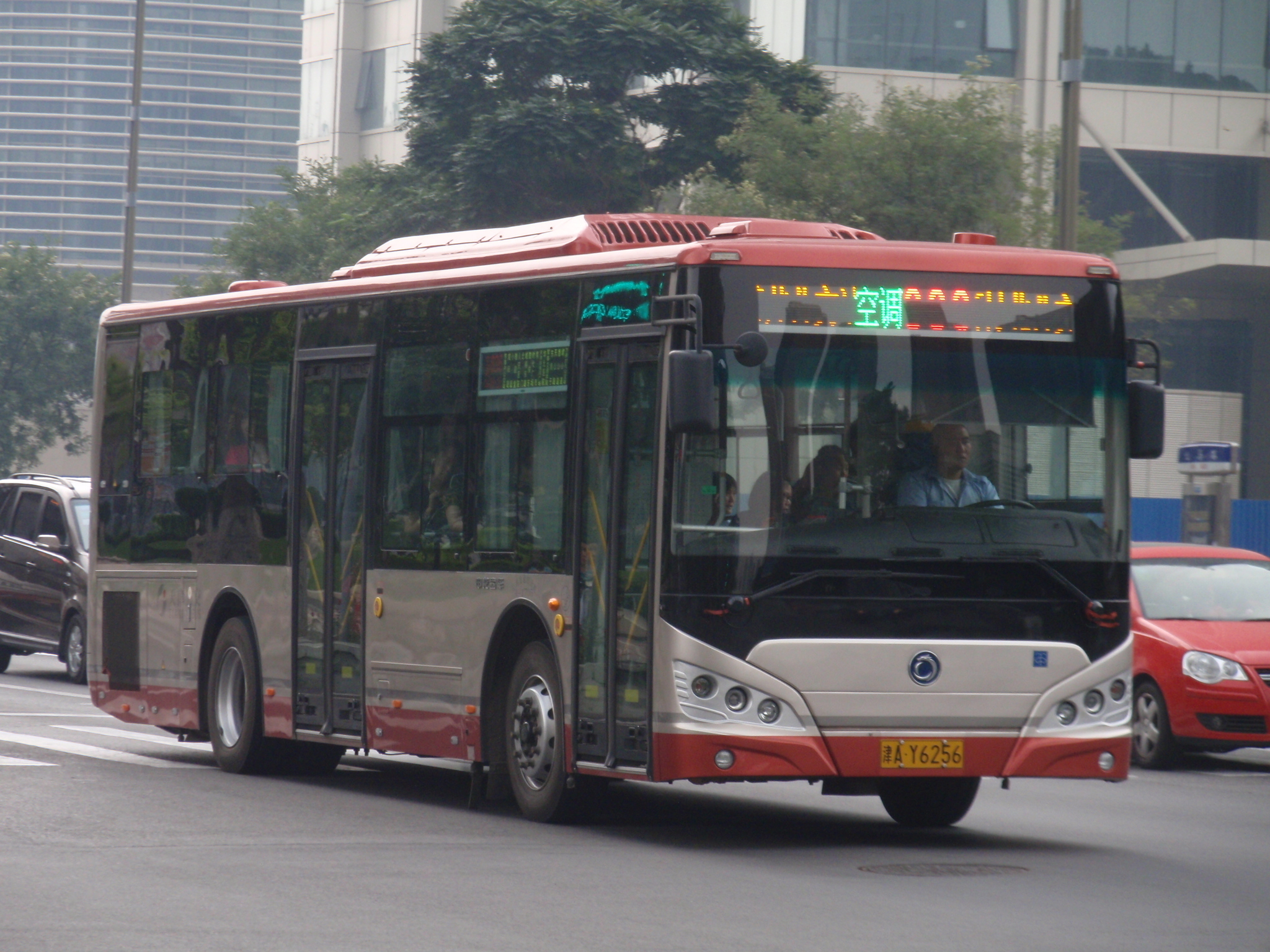 车影行踪：83路公共汽车和她的伙伴们_澎湃号·湃客_澎湃新闻-The Paper