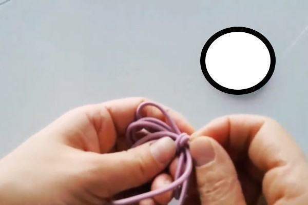 双层发圈打结教程是什么?_360问答