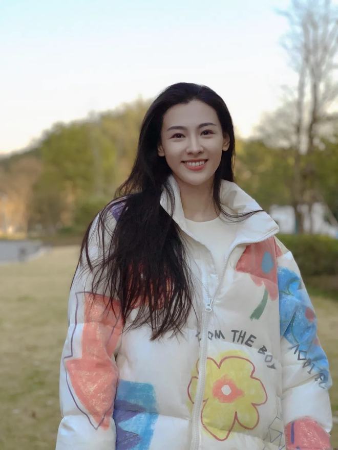 丁笑滢图册_360百科