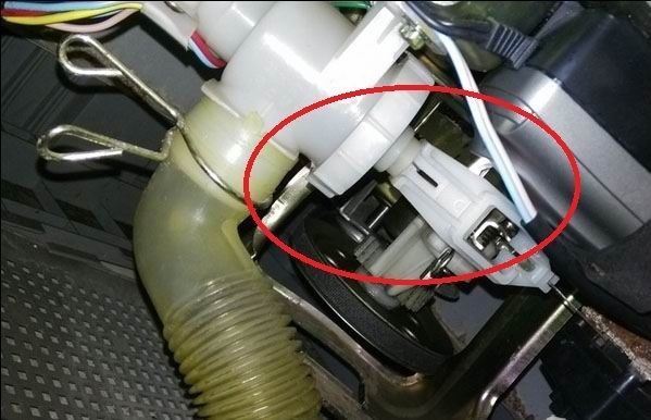 全自动洗衣机排水电磁阀在什么位置_360问答