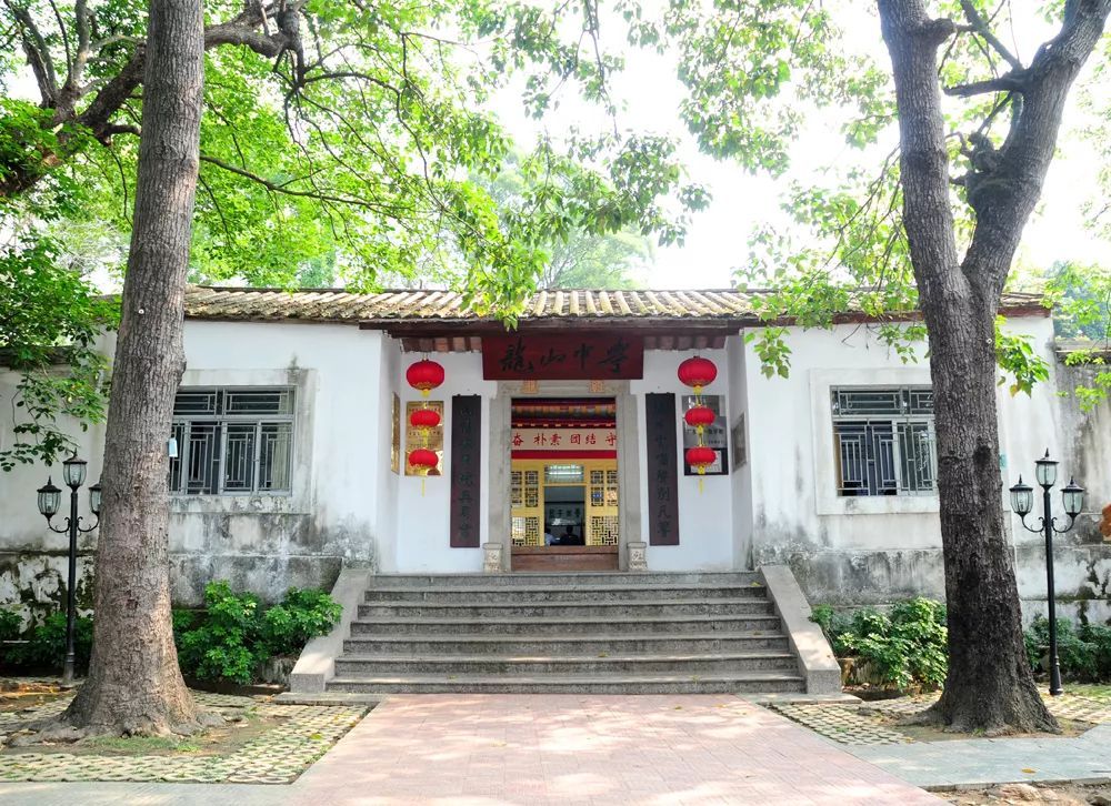 林州市龙山中学校简介图片