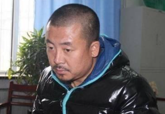 潜伏里的盛乡是逃犯吗